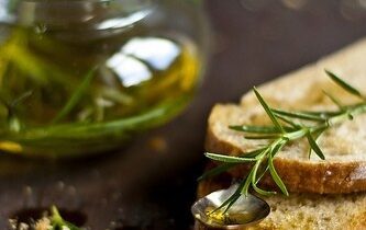 Assaggi di Olio extravergine di oliva  Dop Umbria al Sigep di Rimini in abbinamento ai pani di qualità